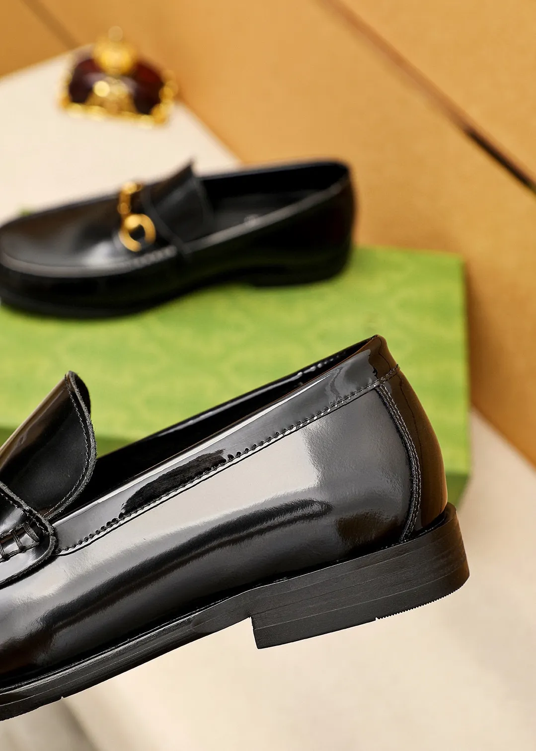 Men's shoes 💰460 💐 Product trademark: GUCCI "Gucci" casual leather shoes Regular size: 38-44 (45🉑️customized) Product materials: Selected imported first-layer open-edge beaded cowhide leather upper + luxury hardware buckle, imported water-dyed cowhide leather lining. Strong three-dimensional visual effect, original combination outsole Color: 3⃣️colors available